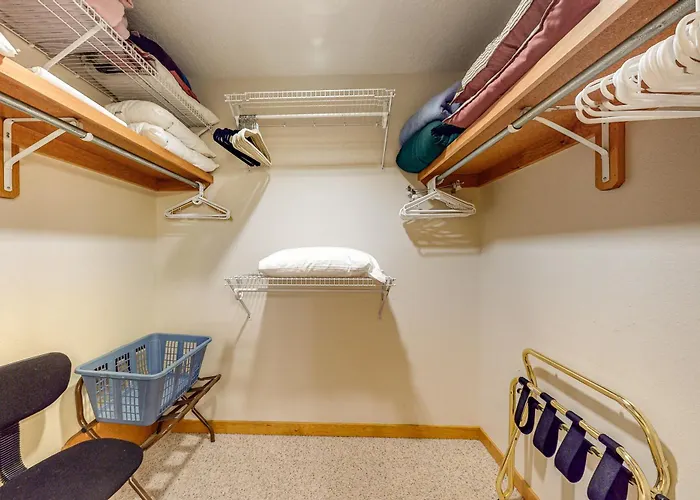 4412 Mackinaw Apartment