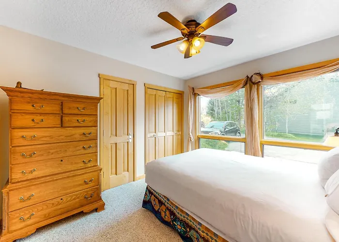 4412 Mackinaw Apartment *