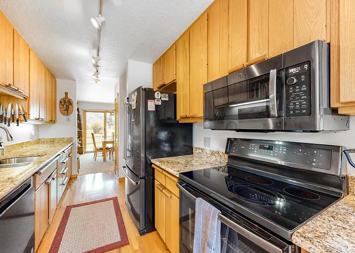 Apartment 4412 Mackinaw *