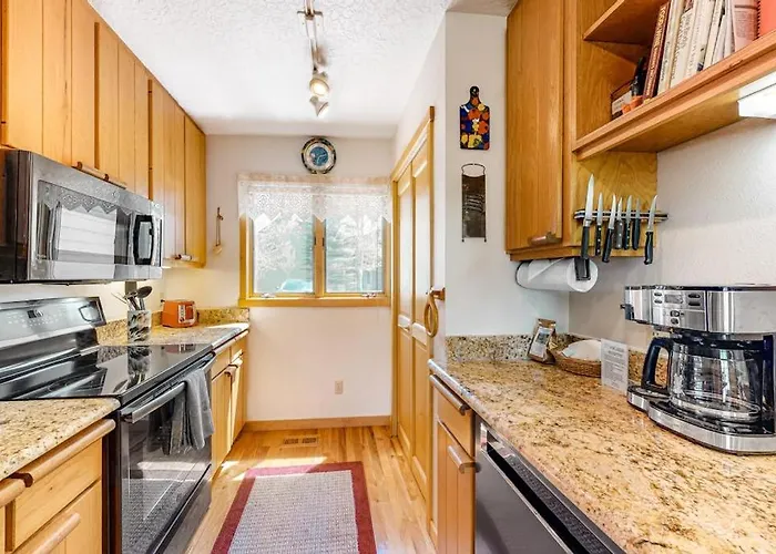 Apartment 4412 Mackinaw