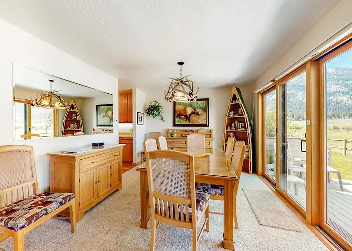 4412 Mackinaw Apartment
