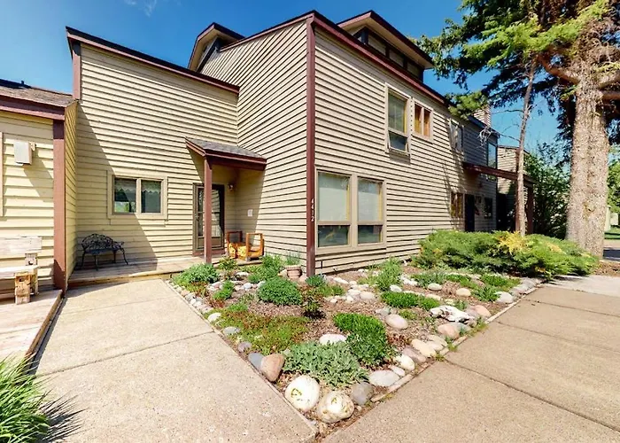 Apartment 4412 Mackinaw *